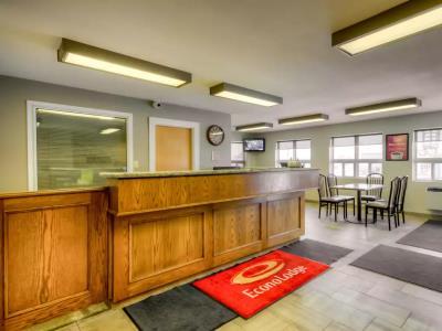 Econo Lodge *